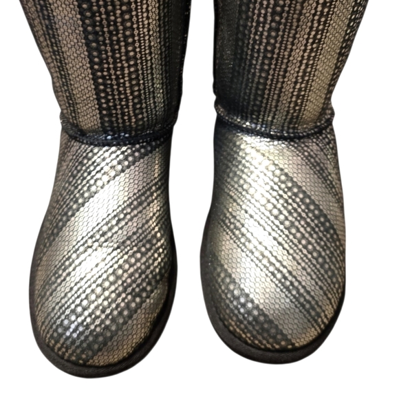 UGG Bailey Bow Bling' Boot Youth Size 6 Fits Women’s size 7 - Picture 9 of 14